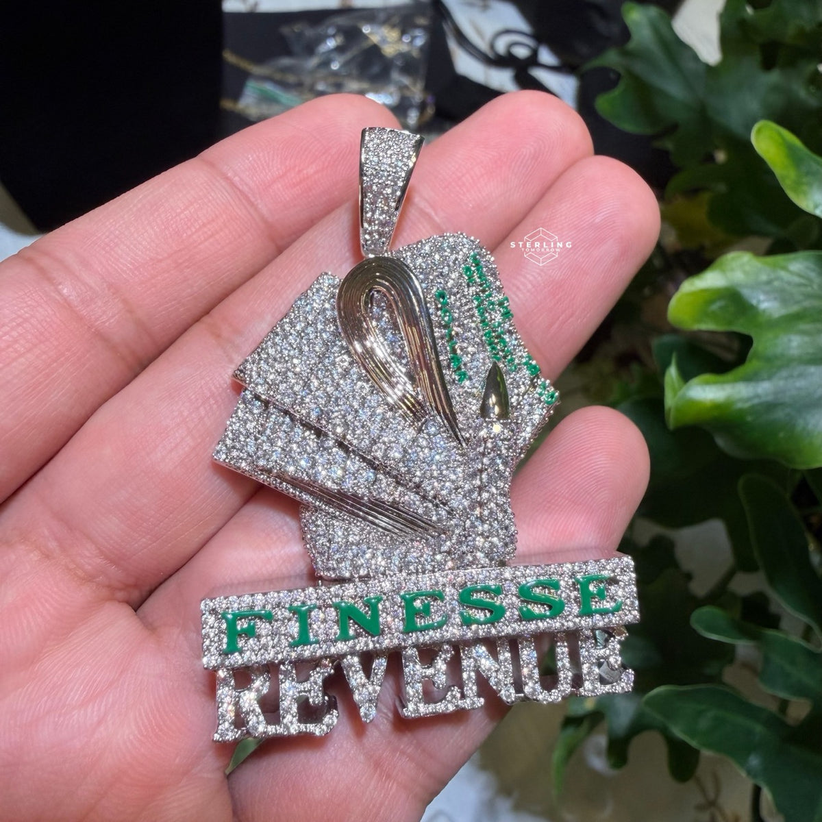 Finesse Revenue Iced Pendant